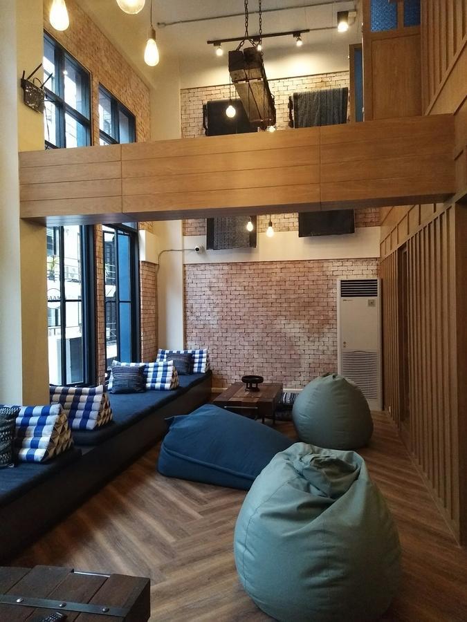 Natee Hostel Bangkok Bagian luar foto