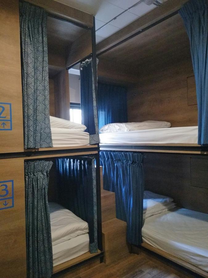 Natee Hostel Bangkok Bagian luar foto