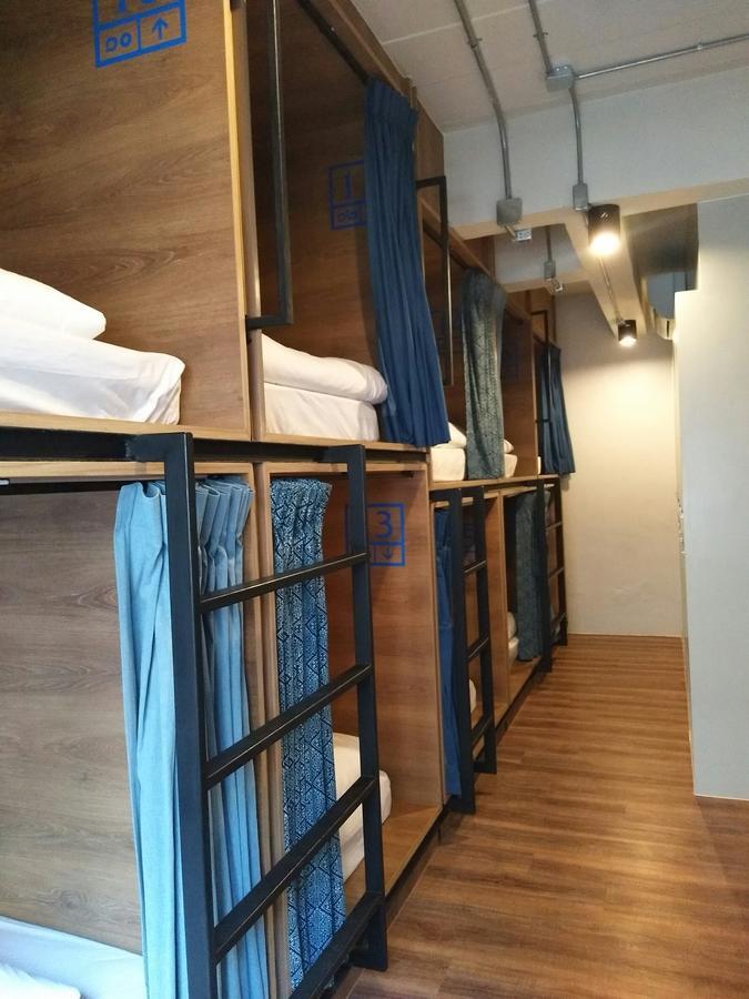 Natee Hostel Bangkok Bagian luar foto