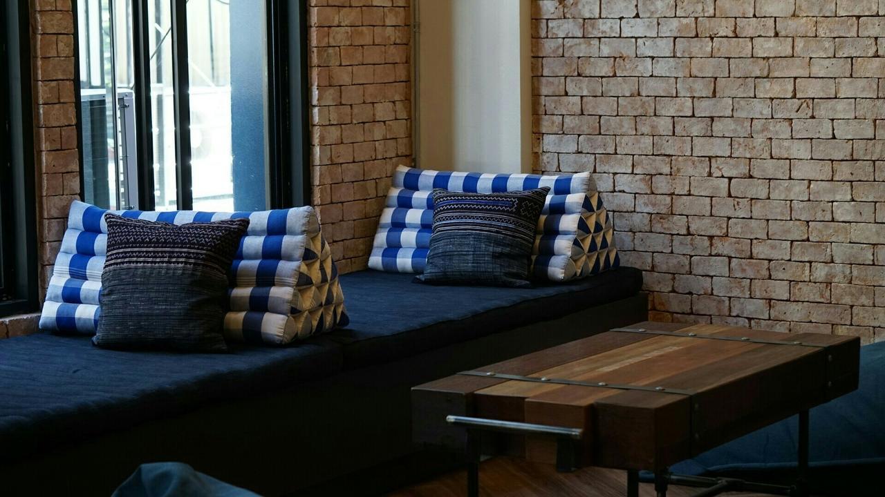 Natee Hostel Bangkok Bagian luar foto