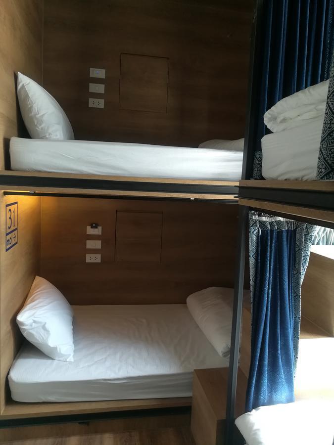 Natee Hostel Bangkok Bagian luar foto