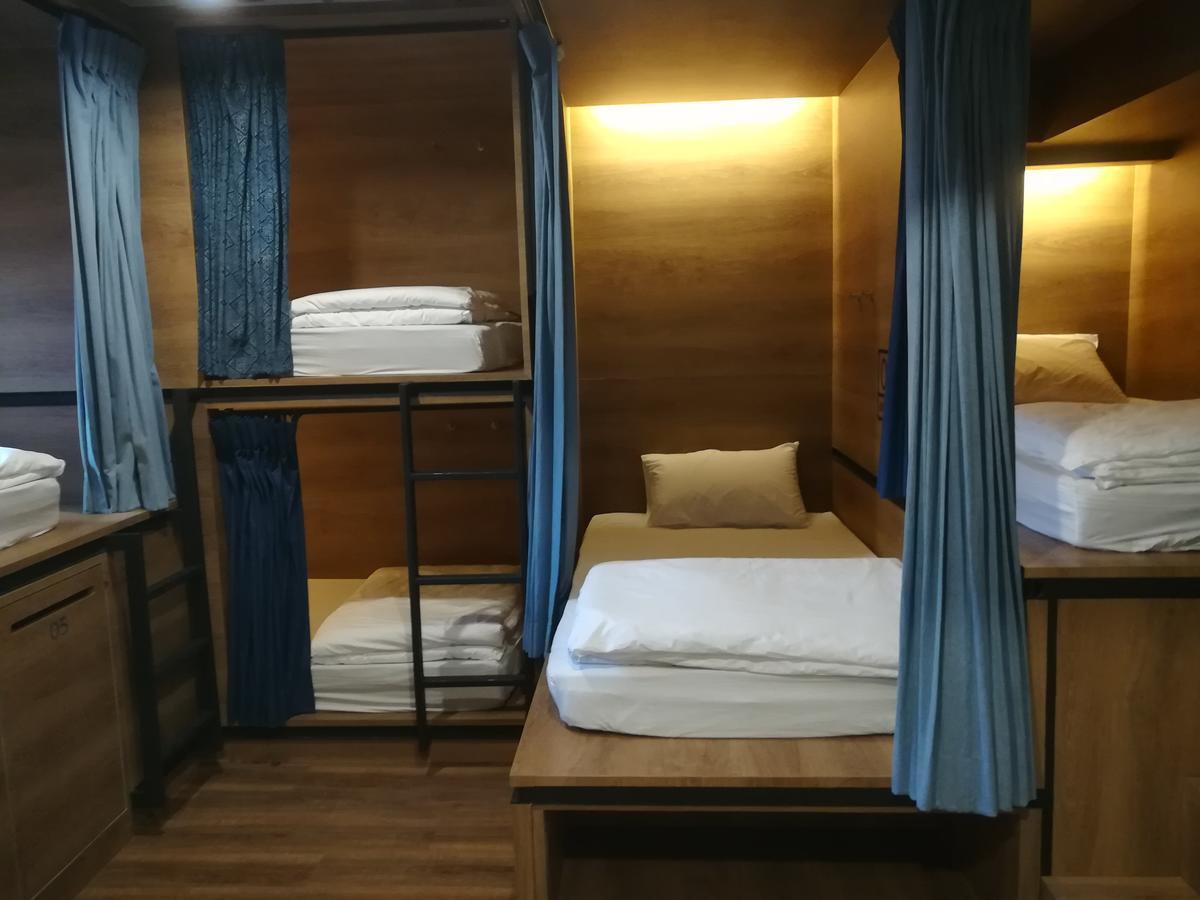 Natee Hostel Bangkok Bagian luar foto