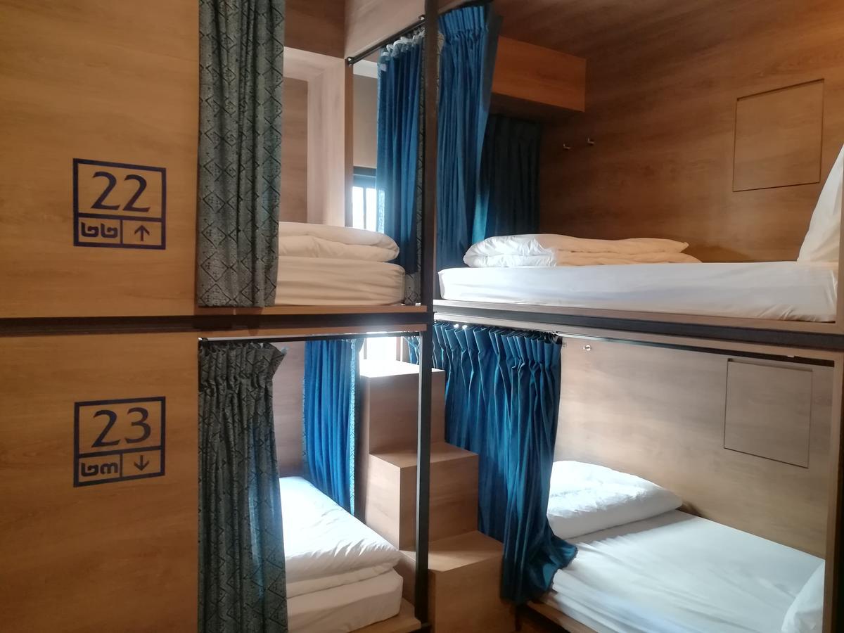 Natee Hostel Bangkok Bagian luar foto