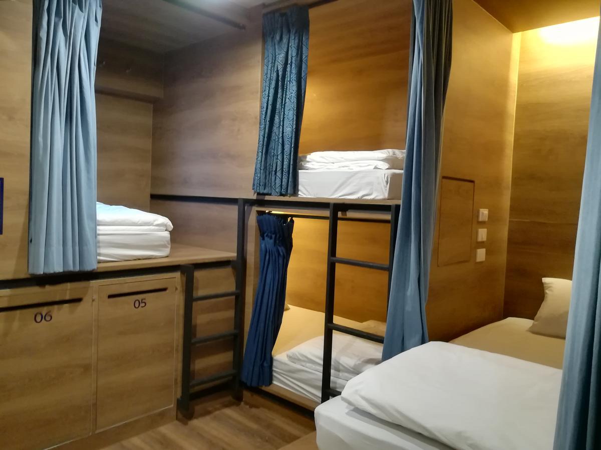 Natee Hostel Bangkok Bagian luar foto