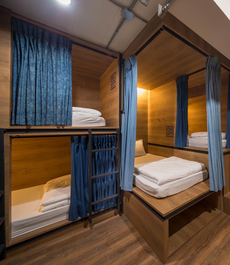 Natee Hostel Bangkok Bagian luar foto