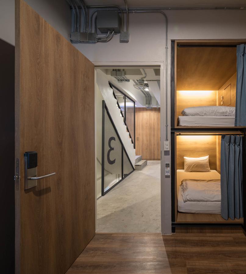 Natee Hostel Bangkok Bagian luar foto